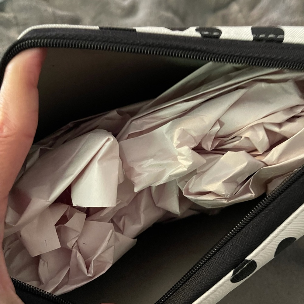 Makeup bag - Picture 2 of 2